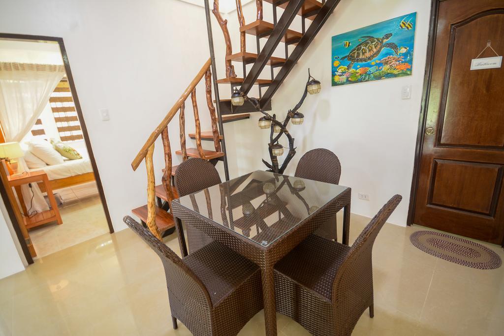 Hilltop Pool And Villa Puerto Princesa Exterior foto