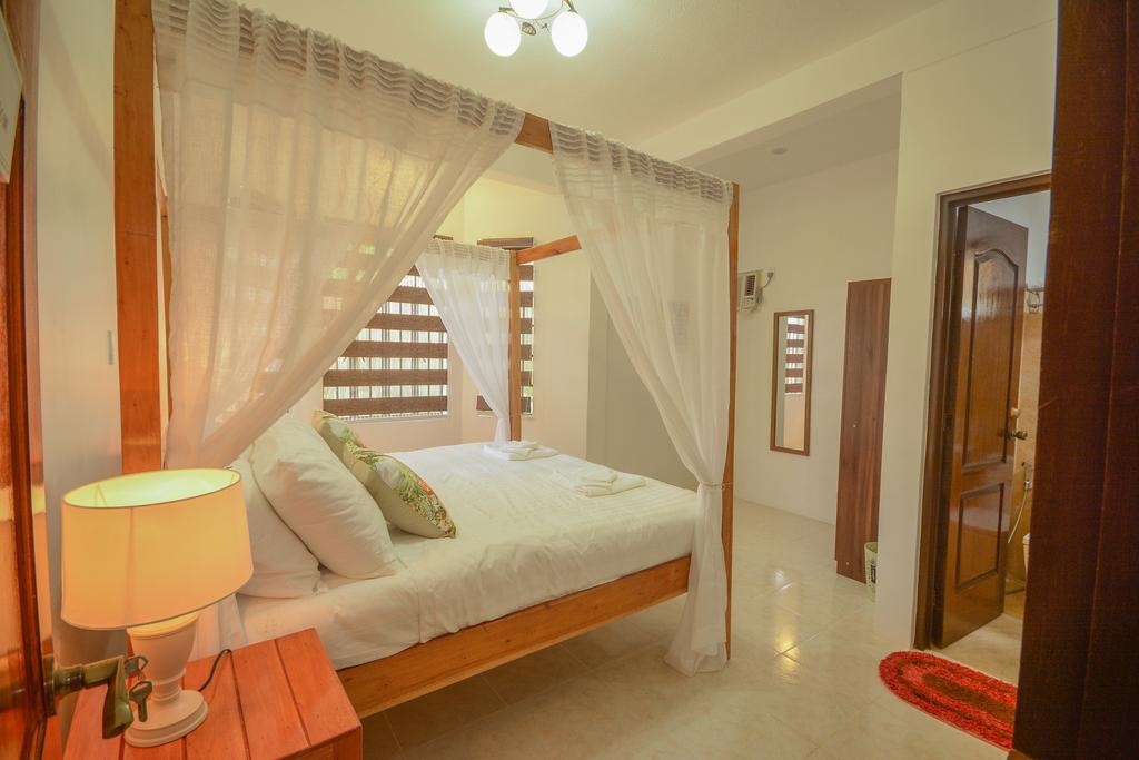 Hilltop Pool And Villa Puerto Princesa Exterior foto