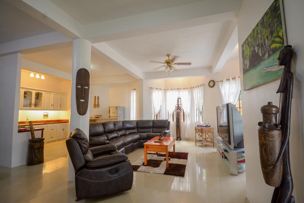 Hilltop Pool And Villa Puerto Princesa Exterior foto