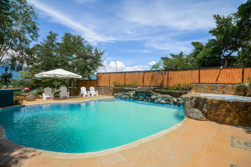 Hilltop Pool And Villa Puerto Princesa Exterior foto