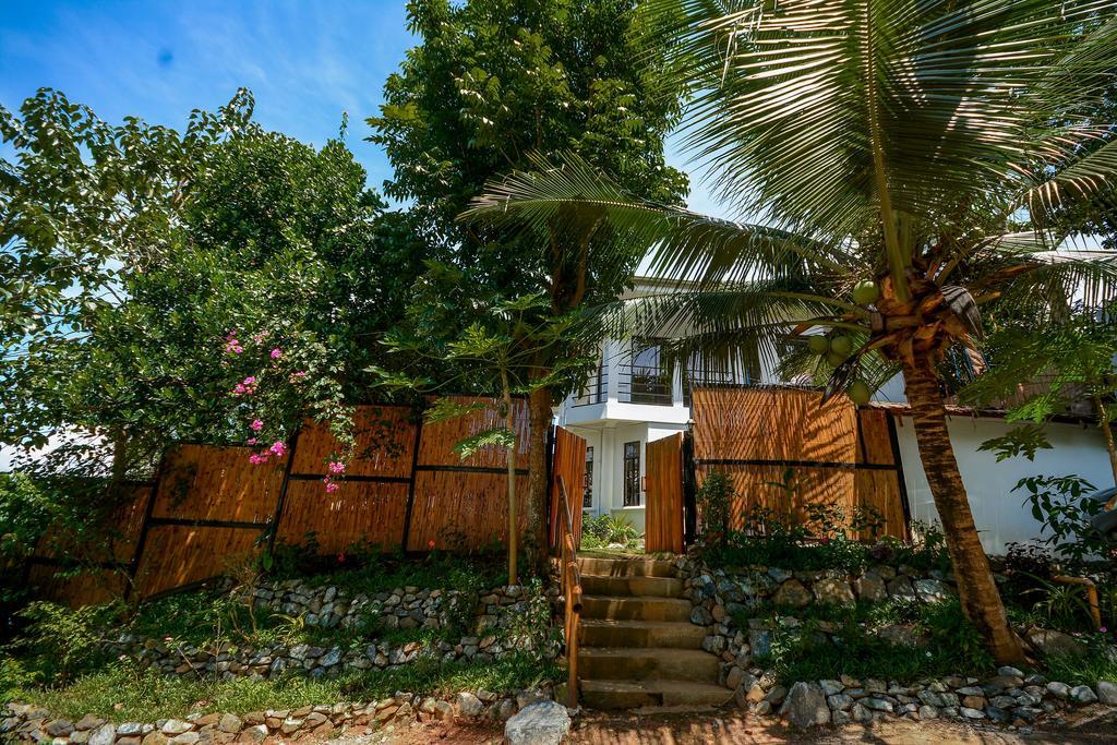 Hilltop Pool And Villa Puerto Princesa Exterior foto